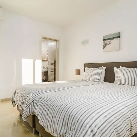 Casa Rosa: Exclusive Hilltop Estate With Heated Pool & Sea Views *