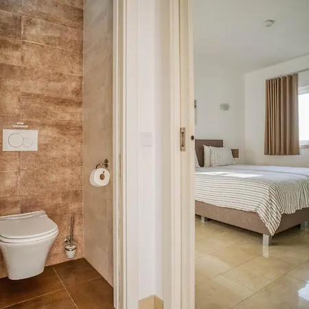 Casa Rosa: Exclusive Hilltop Estate With Heated Pool & Sea Views 别墅