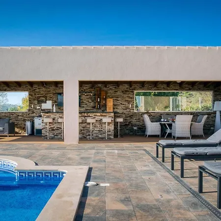 别墅 Casa Rosa: Exclusive Hilltop Estate With Heated Pool & Sea Views 楼尔