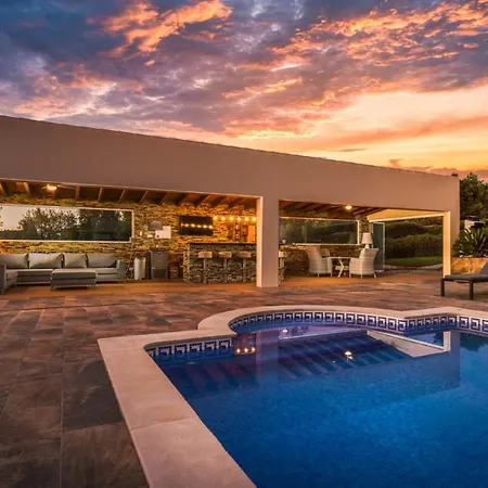 别墅 Casa Rosa: Exclusive Hilltop Estate With Heated Pool & Sea Views *