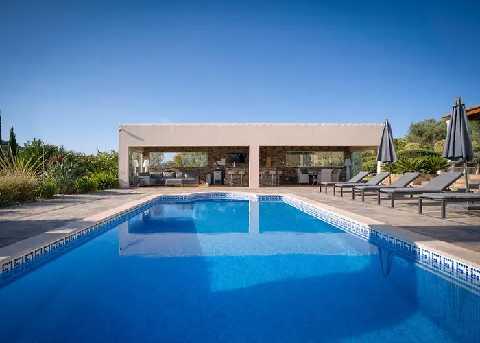 Villa Casa Rosa - Heated Pool & Sea Views