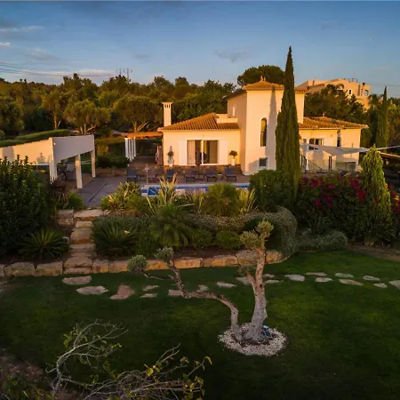 Casa Rosa: Exclusive Hilltop Estate With Heated Pool & Sea Views Willa