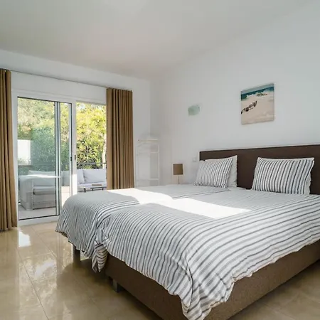Willa Casa Rosa: Exclusive Hilltop Estate With Heated Pool & Sea Views *