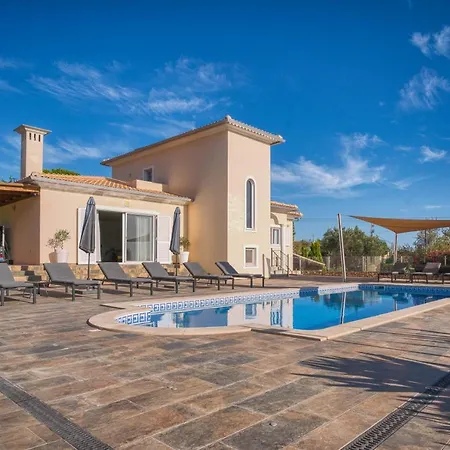 Casa Rosa: Exclusive Hilltop Estate With Heated Pool & Sea Views