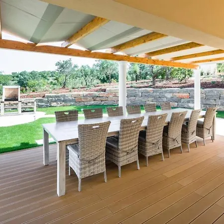Stunning Villa, Heated Pool, Pool Bar, Sea Views 别墅 *