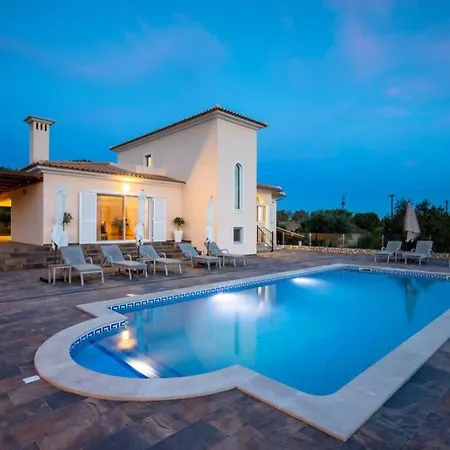 Stunning Villa, Heated Pool, Pool Bar, Sea Views 楼尔