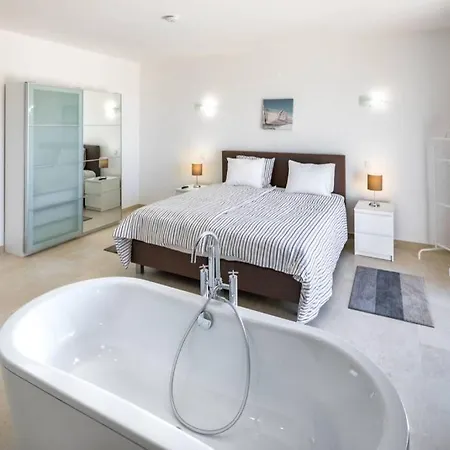 Stunning Villa, Heated Pool, Pool Bar, Sea Views * 楼尔