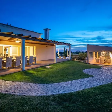 Stunning Villa, Heated Pool, Pool Bar, Sea Views 别墅 楼尔