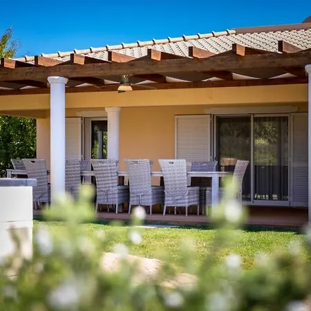 Stunning Villa, Heated Pool, Pool Bar, Sea Views 楼尔