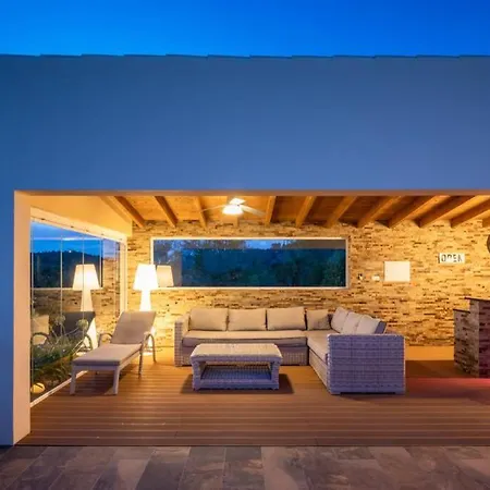 别墅 Stunning Villa, Heated Pool, Pool Bar, Sea Views