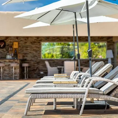Stunning Villa, Heated Pool, Pool Bar, Sea Views 别墅