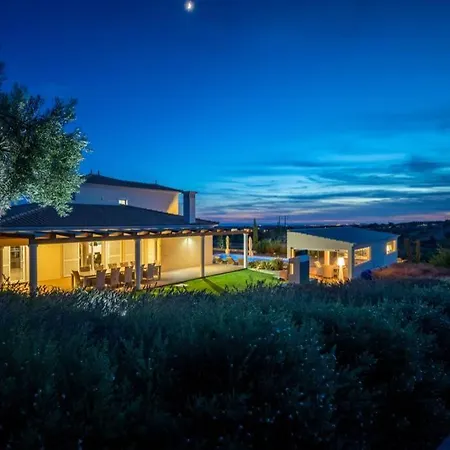 Stunning Villa, Heated Pool, Pool Bar, Sea Views 楼尔