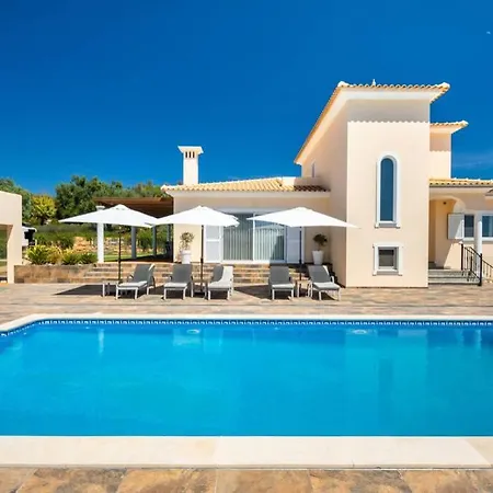 Stunning Villa, Heated Pool, Pool Bar, Sea Views *
