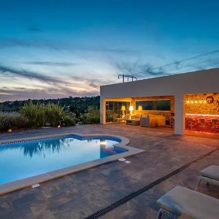 Stunning Villa, Heated Pool, Pool Bar, Sea Views 别墅 楼尔