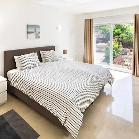 Stunning Villa, Heated Pool, Pool Bar, Sea Views 别墅 *
