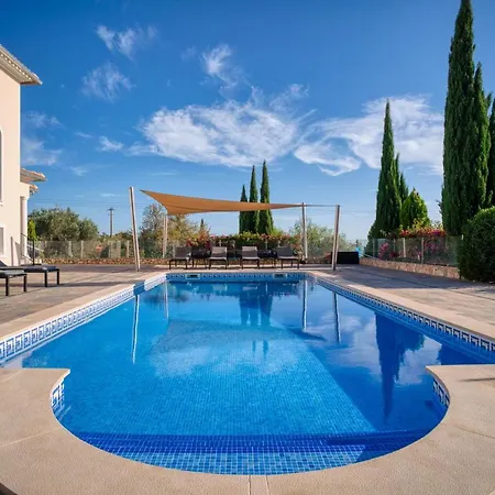 Casa Rosa: Exclusive Hilltop Estate With Heated Pool & Sea Views *